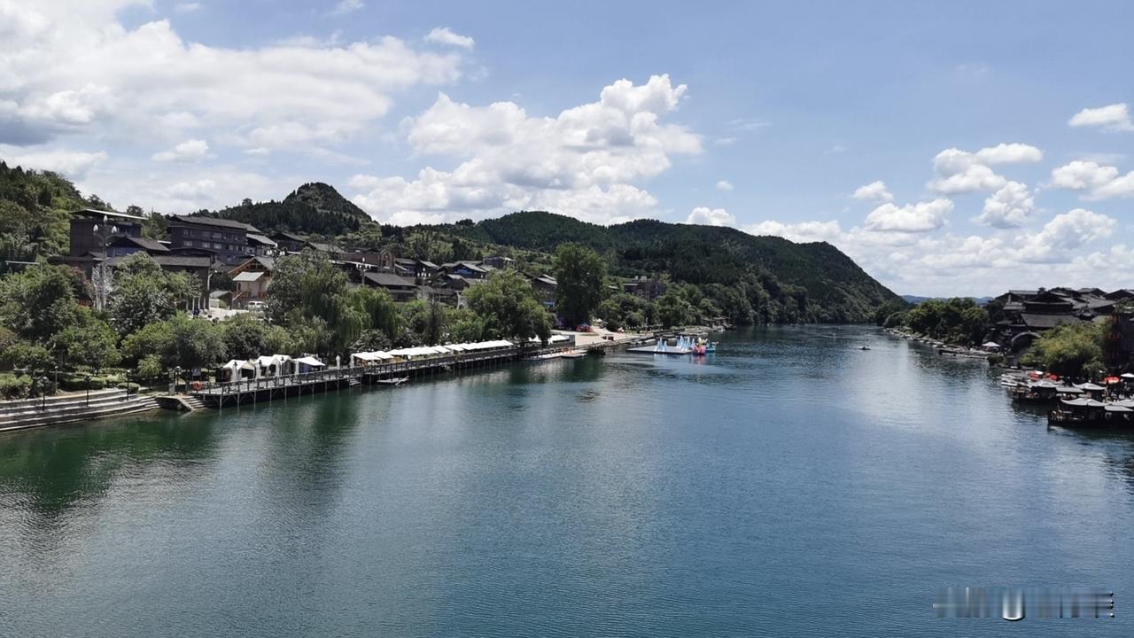 为什么越来越多的人选择小米小米深受年轻人的欢迎和认可。因为小米的质量确实挺不错的