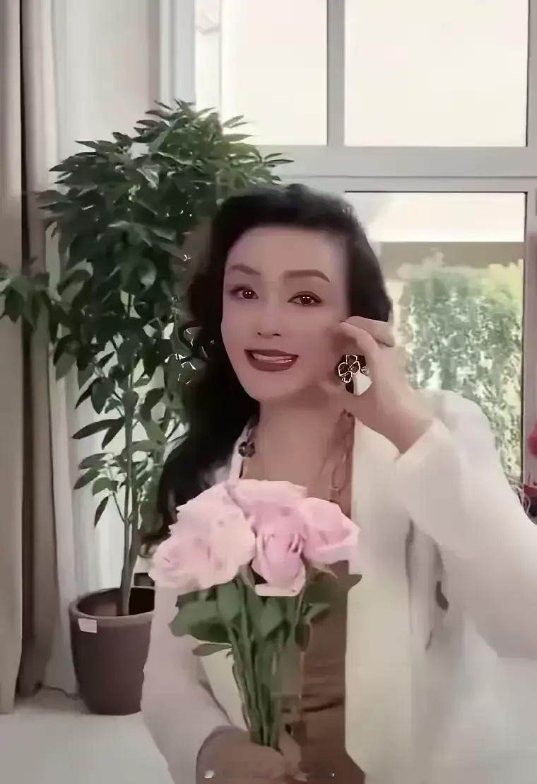 张兰公开宣战，表示将携儿子及其前妻对簿公堂，矛头直指台北一处豪宅。据悉，这处豪宅