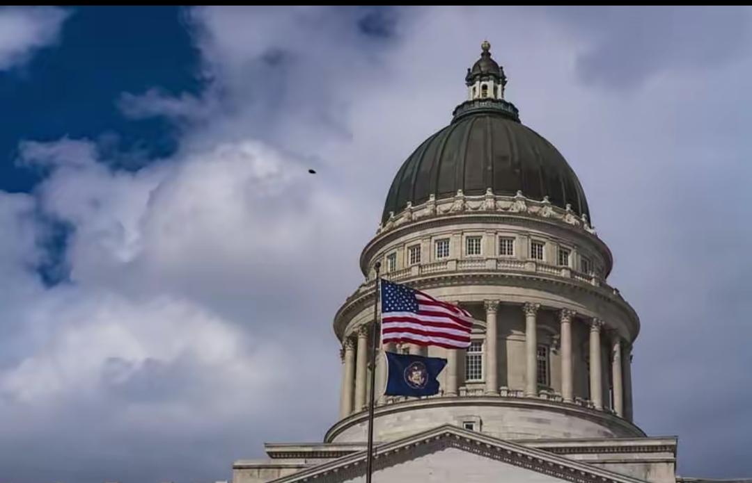 全世界没料到，美国动作真快，没踩中东坑，反而一招洗空30万亿债​​表面看，38.