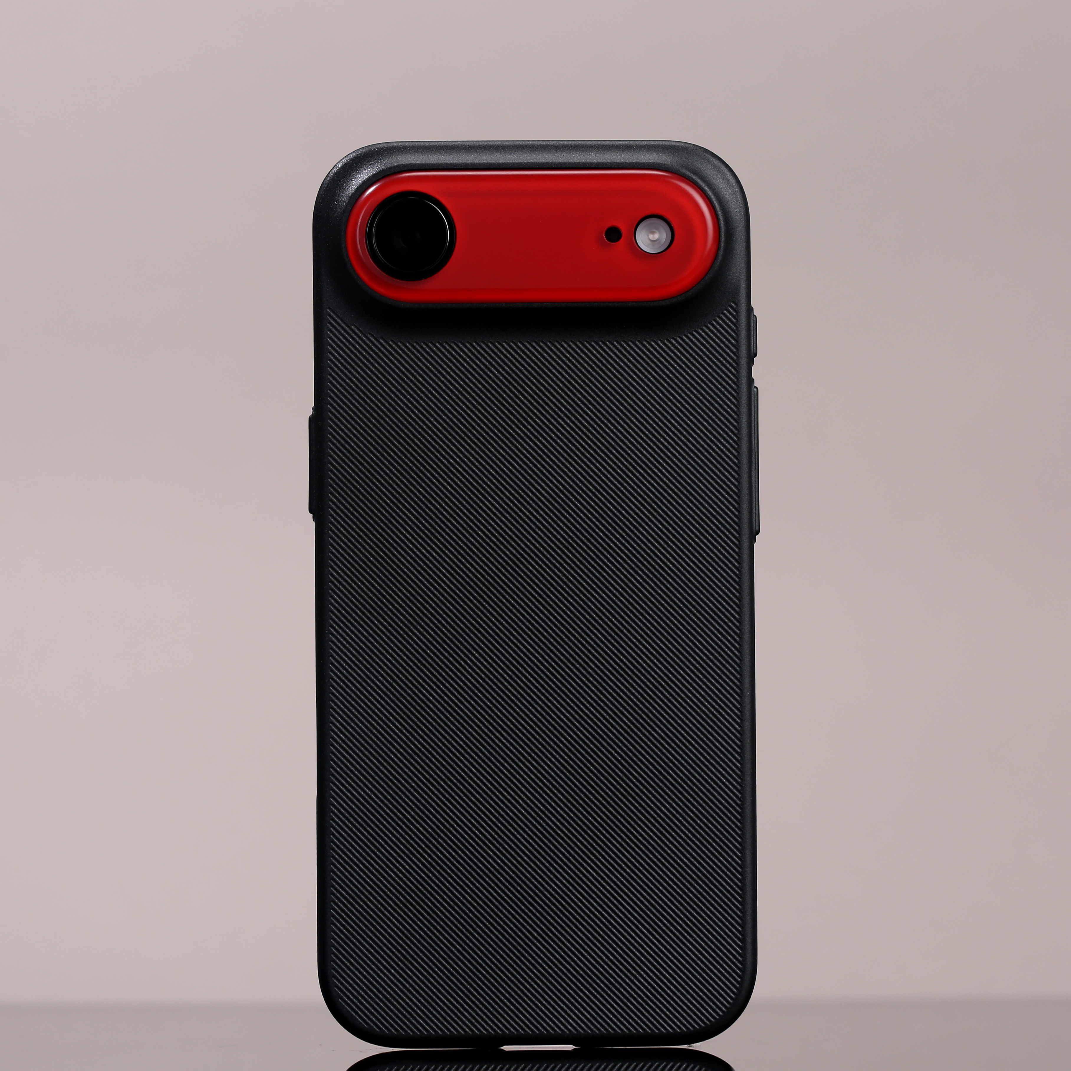 前两天刷到一个消息说 iPhone Air是苹果新任CEO 主导的，他喜欢超薄。