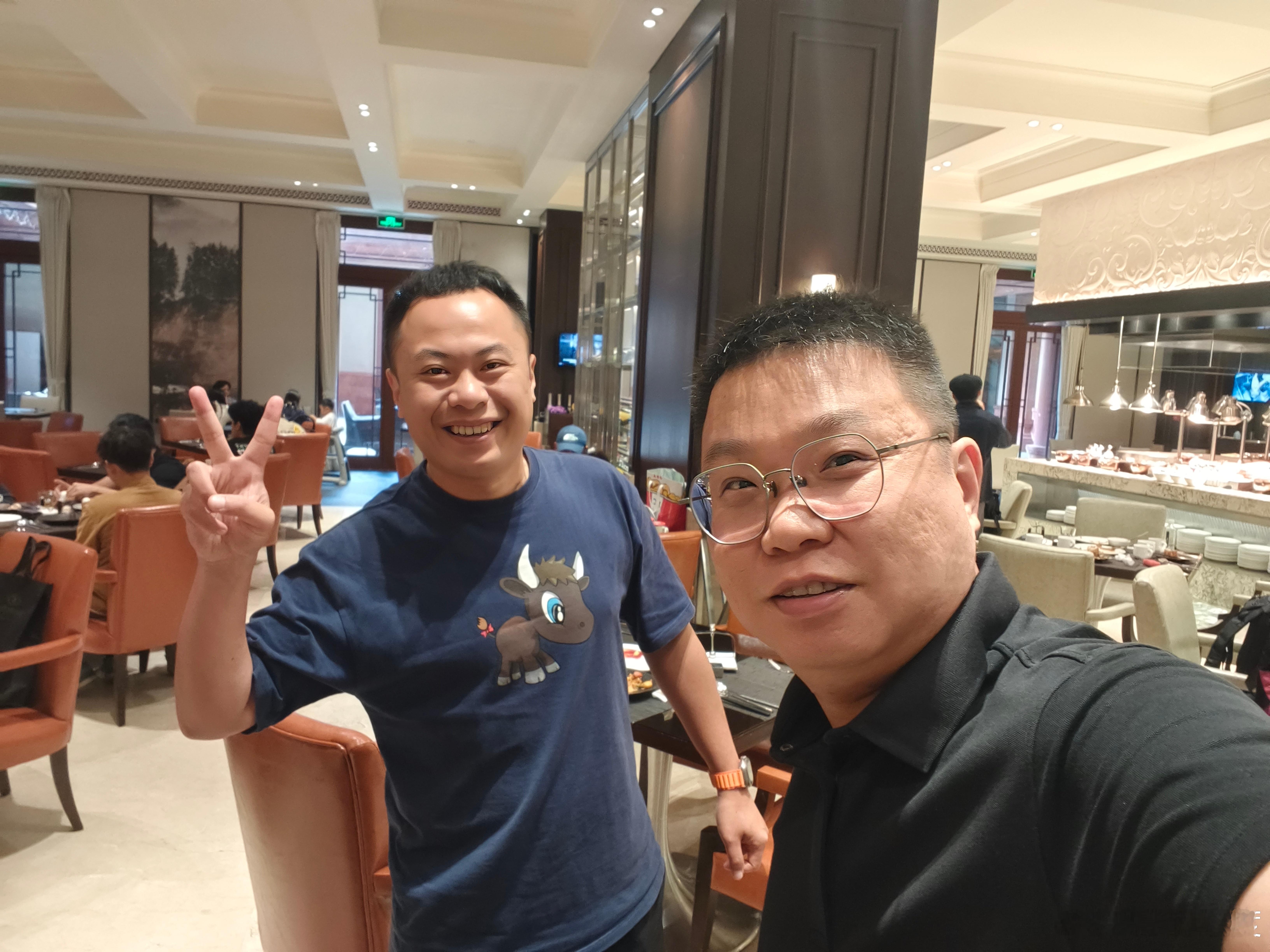 偶遇创业中的，他偷偷告诉我i6是台好车让我好认真试试，其实… ​​​