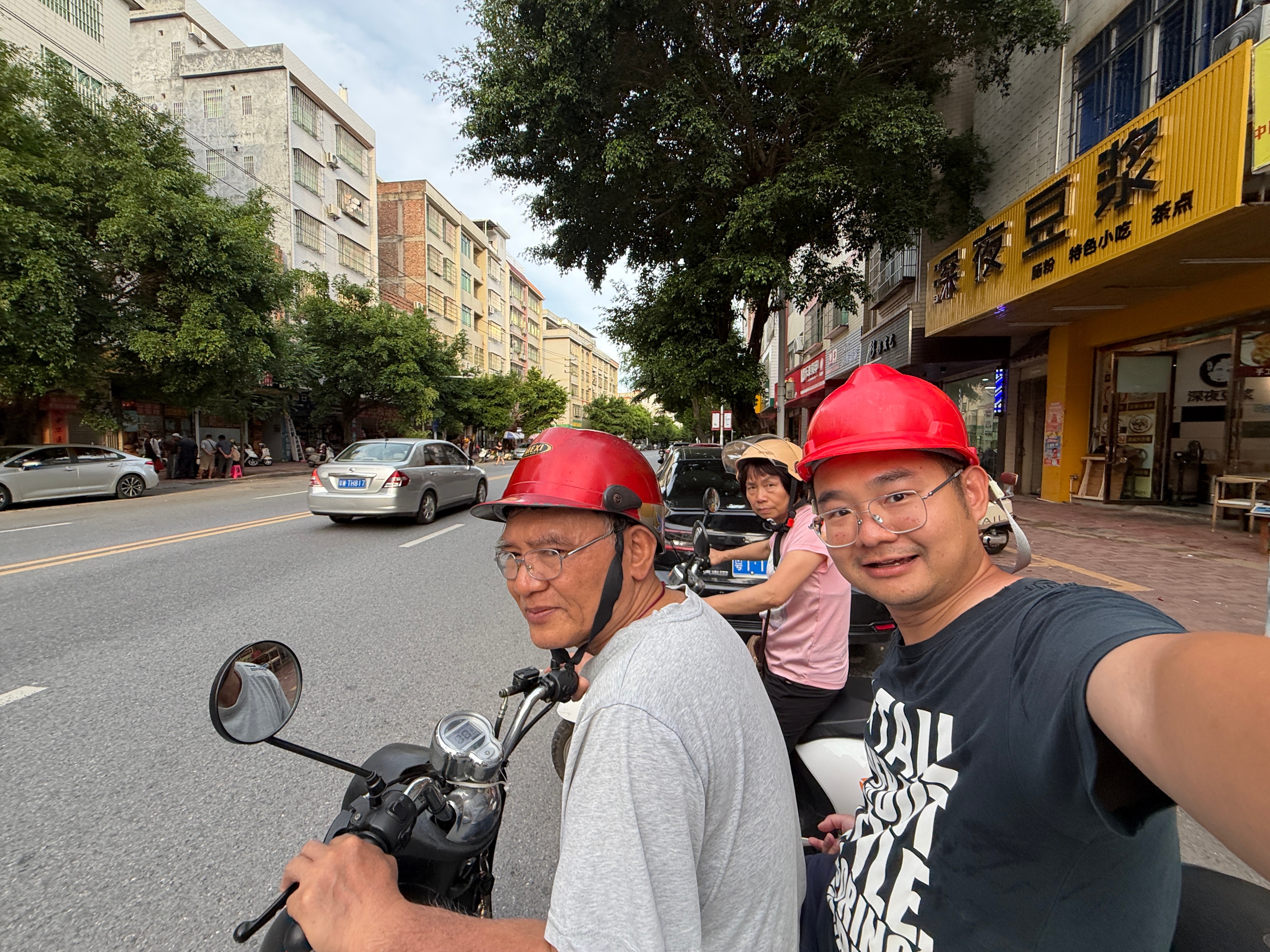 我：“老豆，我搭你啦”老豆：“我160斤”我：“哦，好，你来吧”哈哈哈！纪念一下