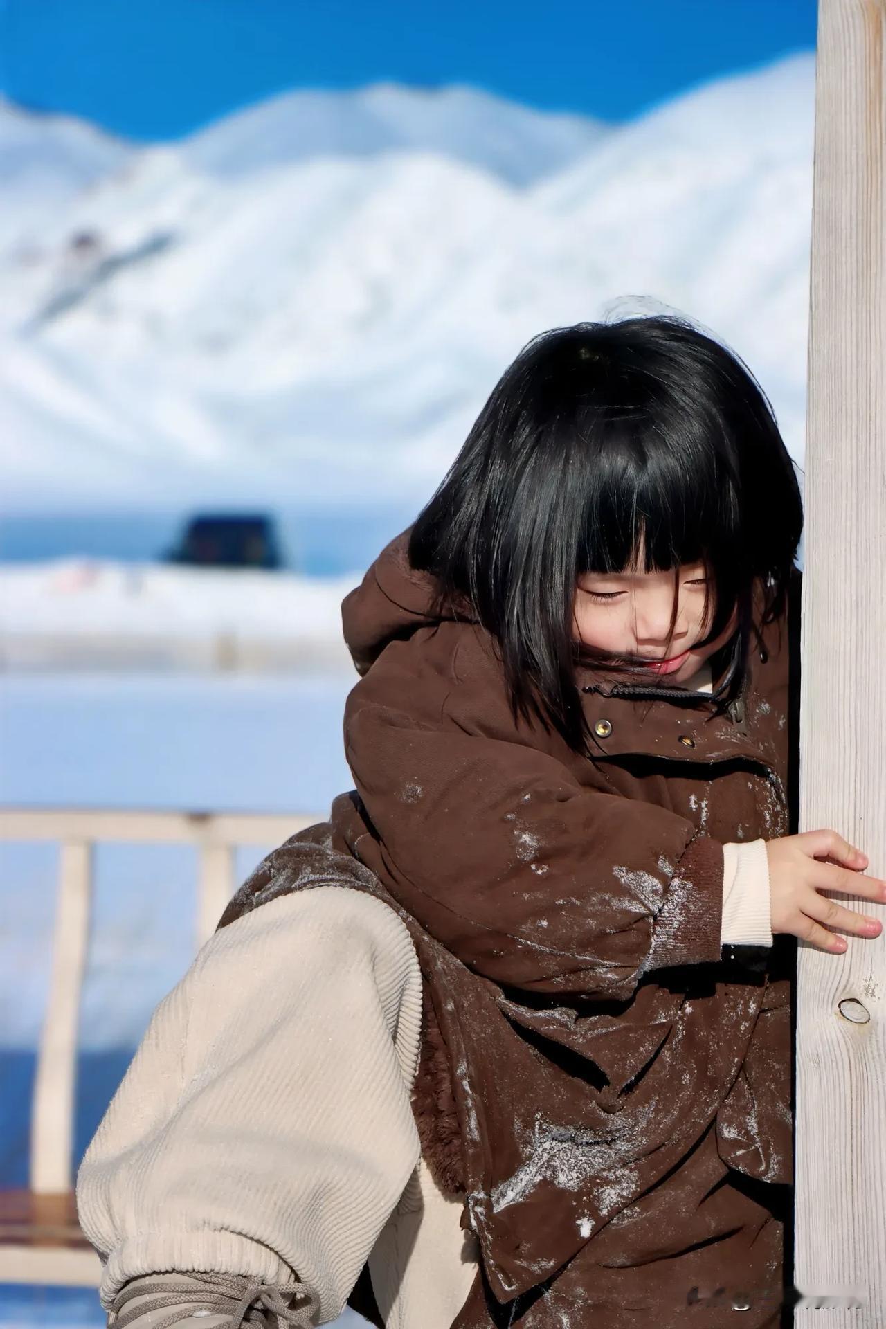 双湖沐歌头等舱播报
最靓的人类幼崽开始收藏世界啦
📍赛里木湖·12月7日三哥说