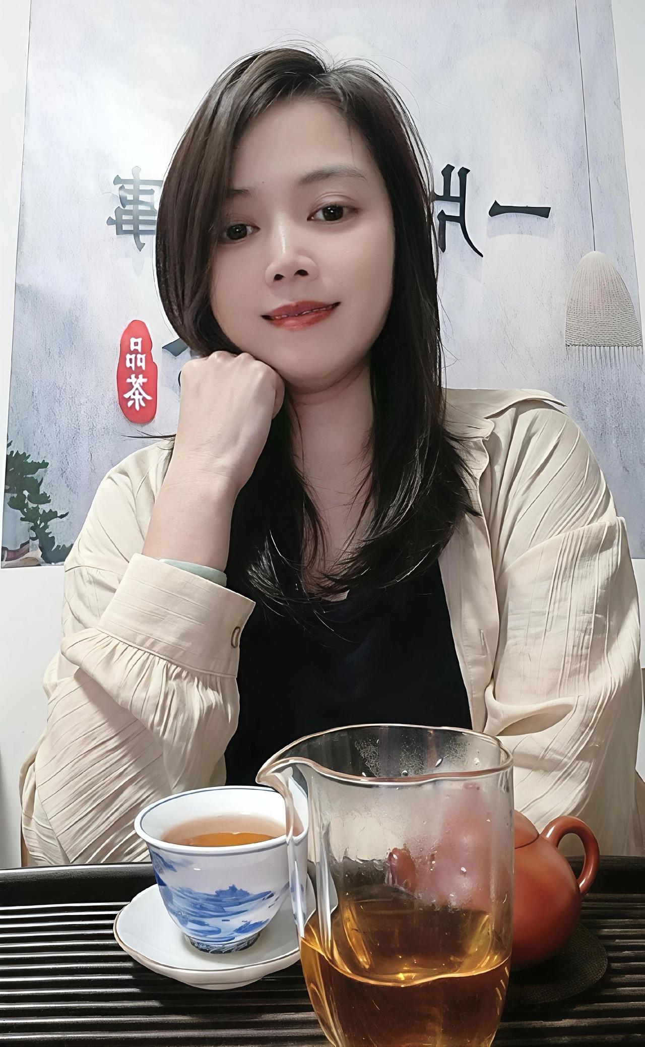 人不能太清醒，否则，看什么都觉得差点儿意思。到了一定的年龄，要允许真心和假意并存