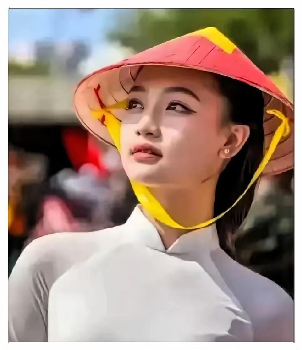 在越南胡志明市经商的老周最近心力交瘁，他投入感情和积蓄与一位当地女性建立“关系”