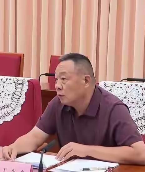 7月13日的经济座谈会，开超市的于东来成了座上宾！说明咱们国家现在不光重视高科技