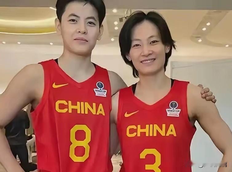 中国著名的篮坛姐妹花，大女儿估计是按儿子养的，就像一个小伙子，家里都是搞体育的，
