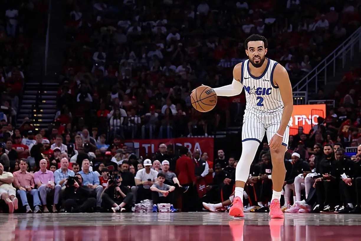 魔术替补控卫泰厄斯-琼斯（Tyus Jones）应该是本赛季退步幅度最大球员之一
