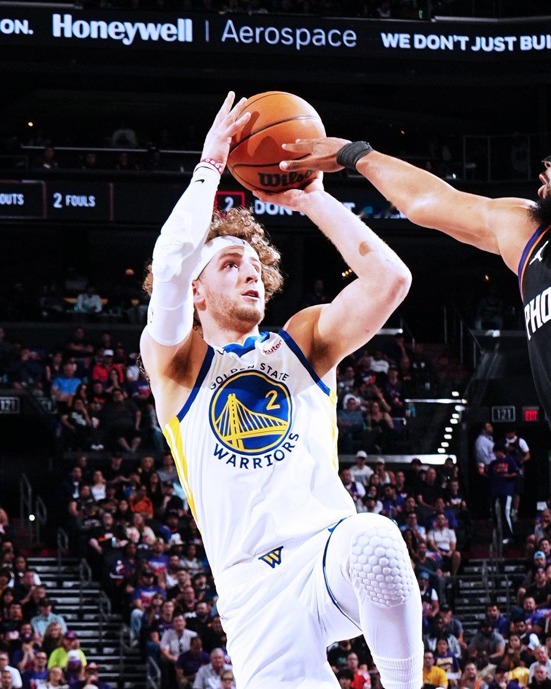 波齐姆斯基23分，10篮板，1抢断。勇士vs太阳