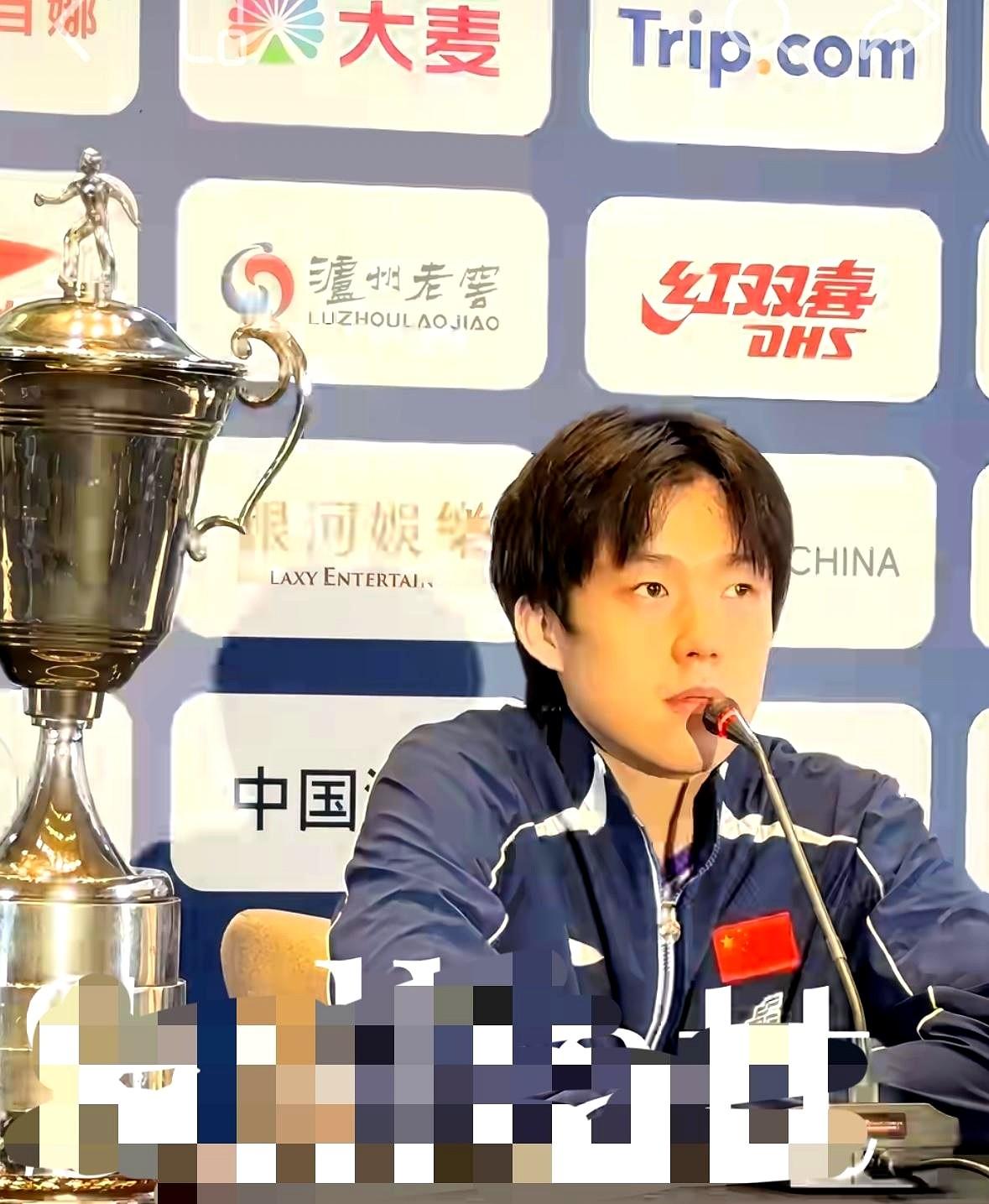 看着大头在澳门捧杯，那一刻我真的有点想哭。
他说现在的每一场都像最后一场，这种“
