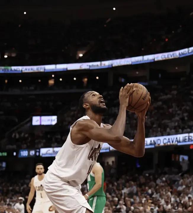 #NBA#全场24中15爆砍33+7+4，虽败尤荣，莫布里才是骑士除了米切尔外最