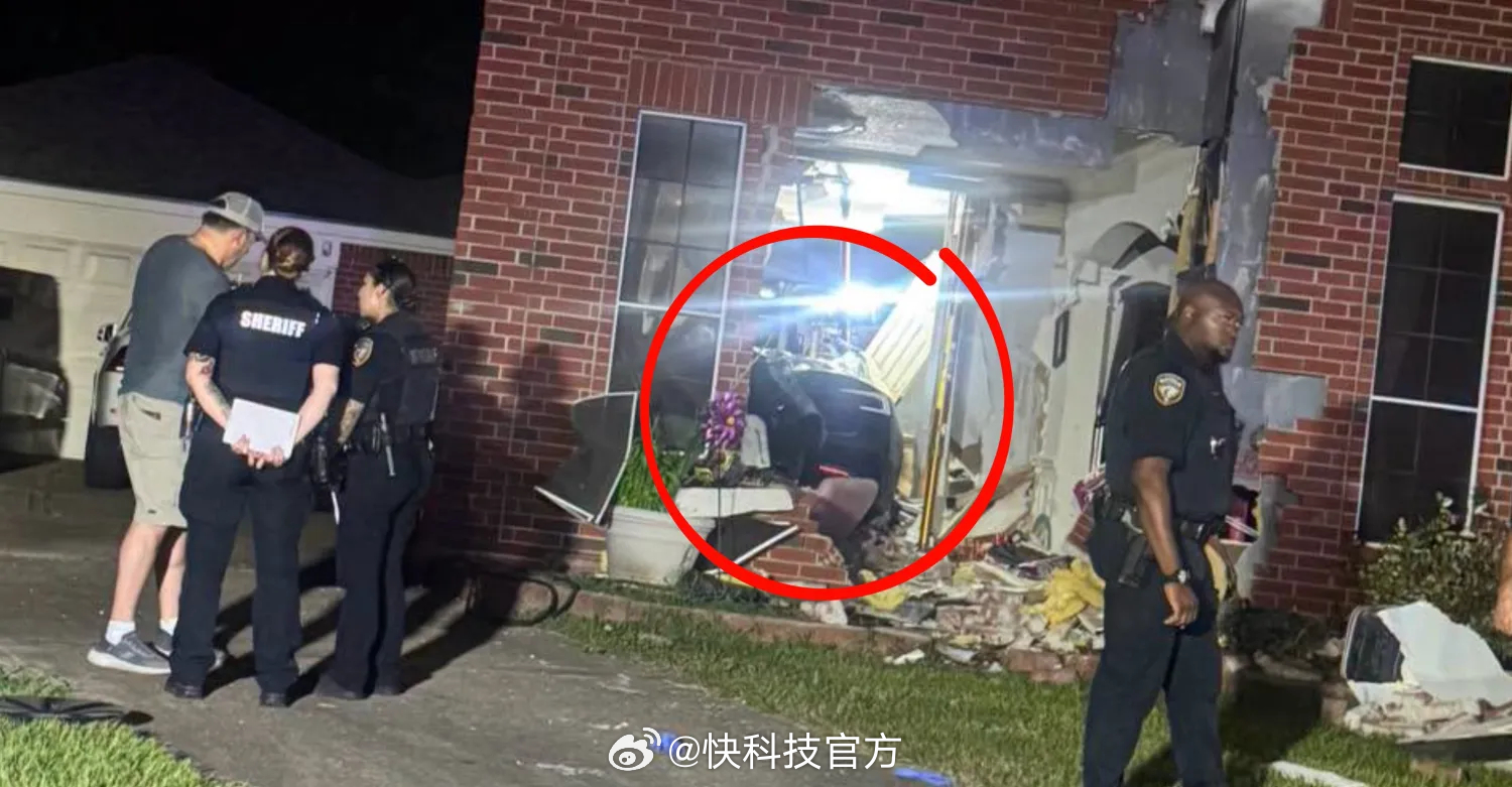 【德州一特斯拉径直撞穿民宅致一人身亡 司机称事发时开着Autopilot】据El