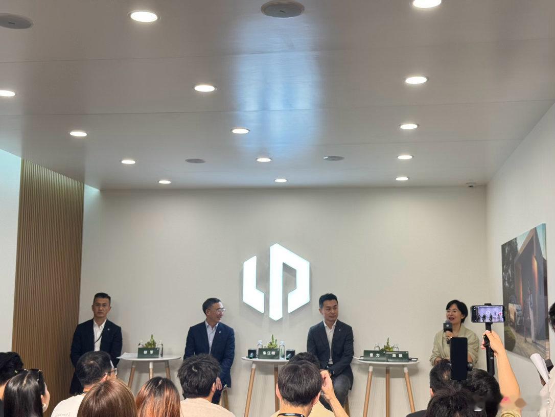 零跑专访领导来的也很齐哦我以为tim会在呢