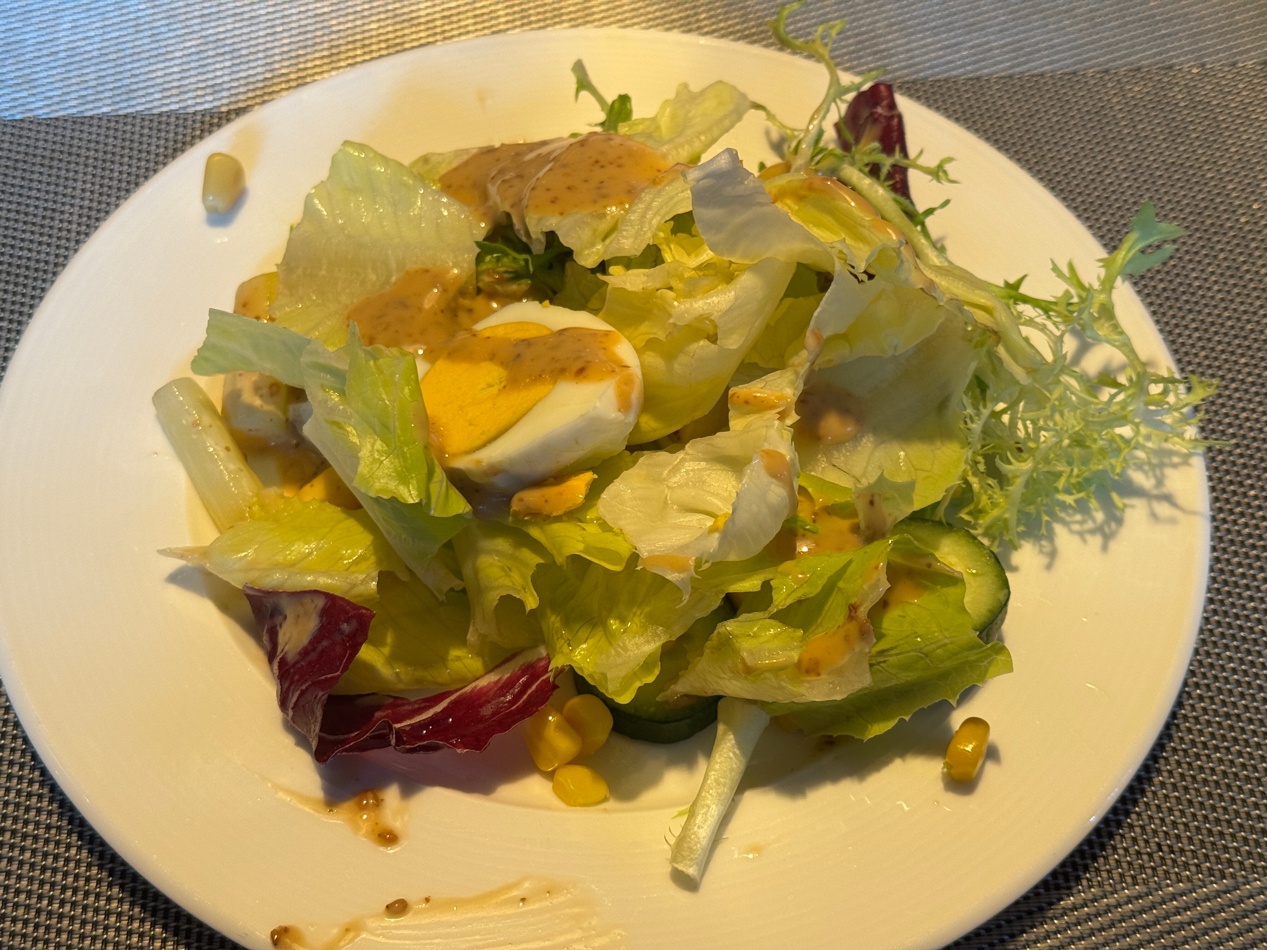 早高原上没咋吃好，暴饮暴食了几天[二哈]开始回归正常的吃草节奏了[doge]再给