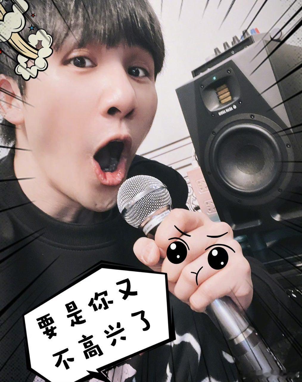 大张伟和老婆机场腻歪 这波贴贴甜到齁！两人走路都往对方身上靠，黏黏糊糊的幸福感都