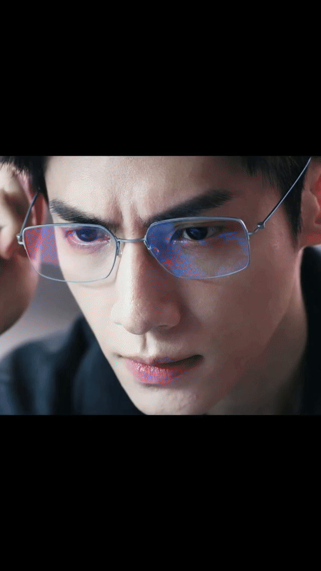 罗云熙让体制内具象化了 罗云熙饰演的齐思哲太圈粉，硬核专业实力惊艳全场，队内脑力