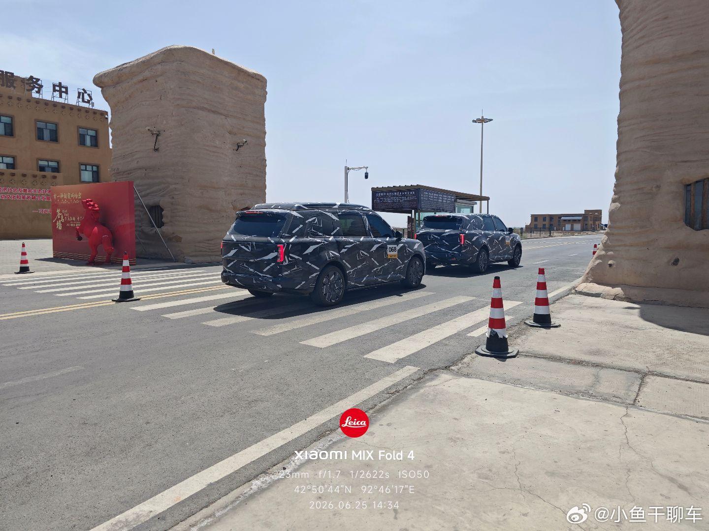 小米昆仑SUV新车型展车提前进店也挺好的，大家能提前进店看到车，网上看图没有线下