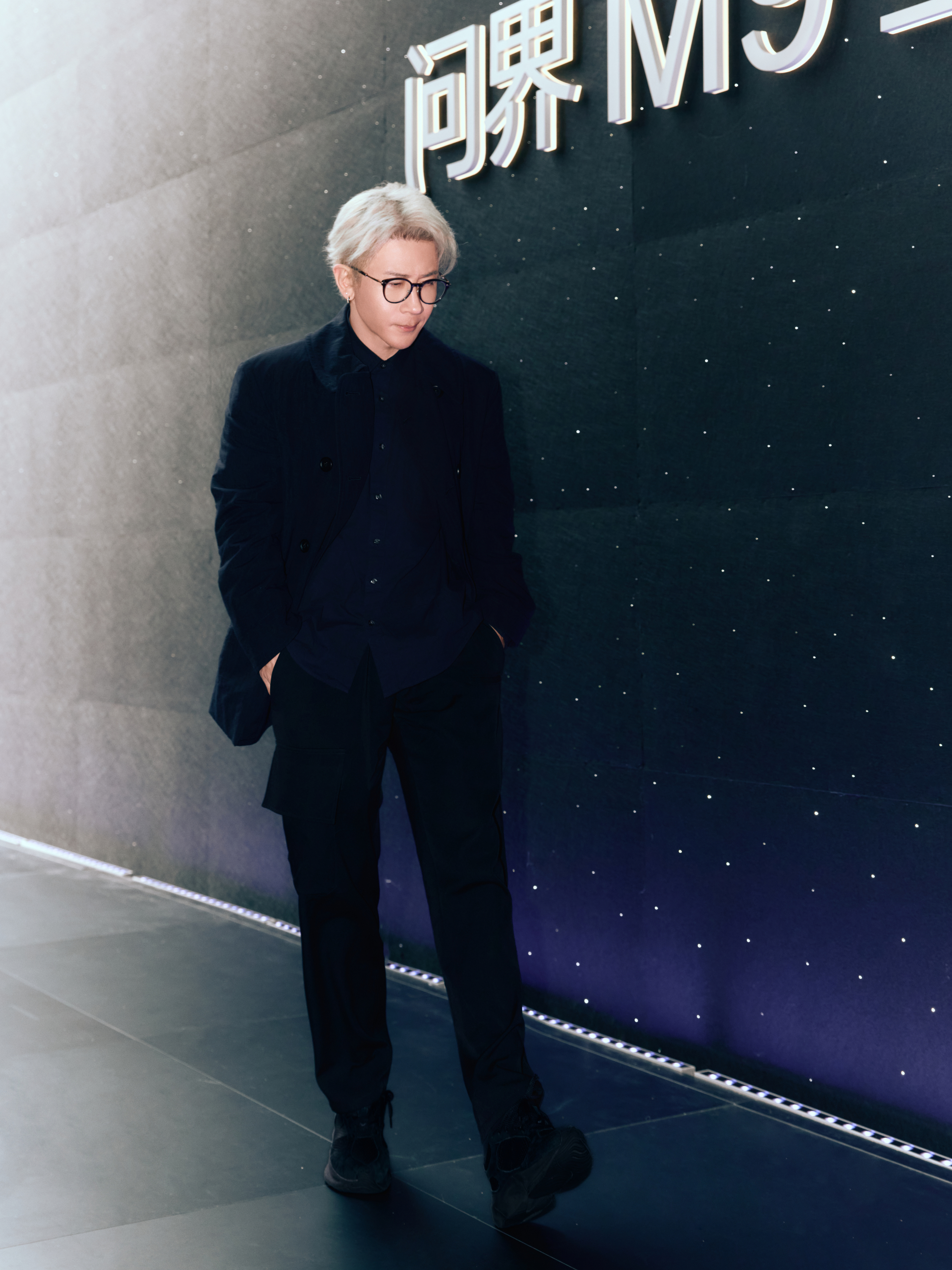 昨晚的问界M9星光之夜，远比想象中精彩。明星阵容够强大，但真正打动我的，是每位车