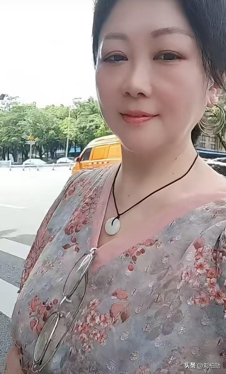 48岁！回头看看自己这半辈子，真的步步走错，处处后悔。
 年少最该吃苦读书的年纪