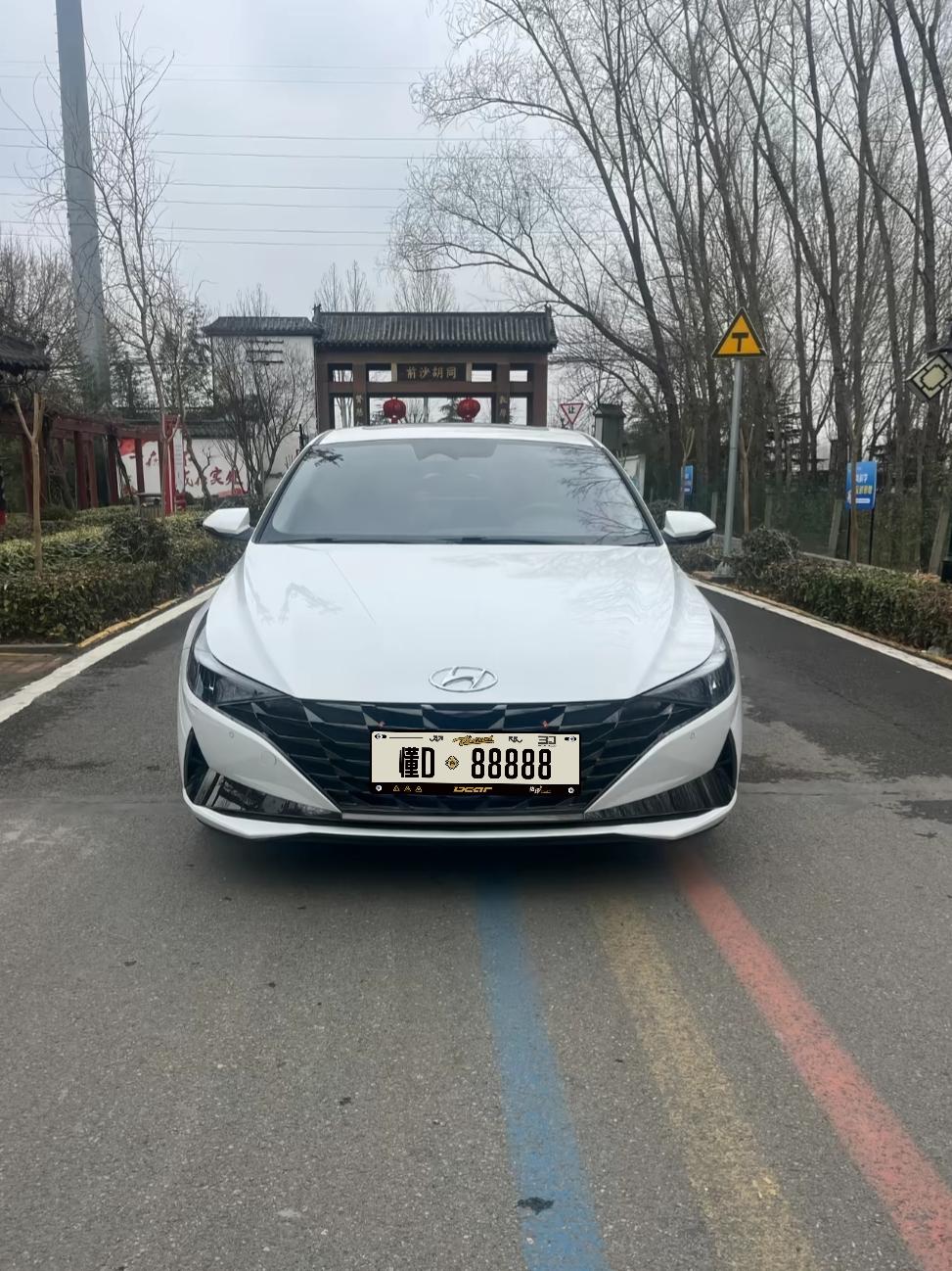 伊兰特是北京现代旗下的紧凑型轿车，上市很多年很受欢迎。所以导致伊兰特现在二手车保