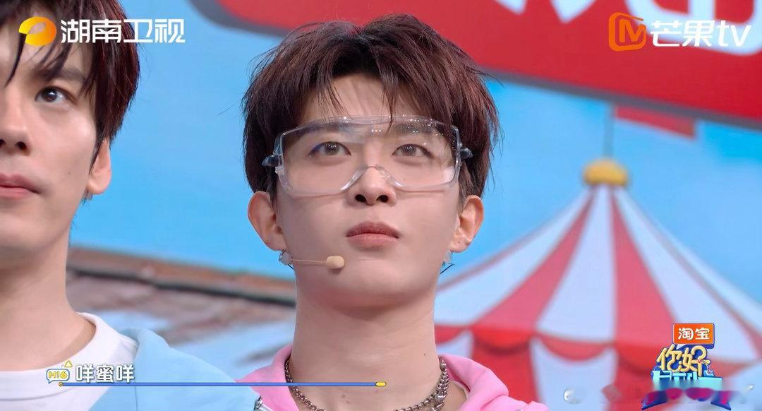 范丞丞和魏哲鸣燃起来了范丞丞和魏哲鸣燃起来了，眼神坚定，不过这题也太烫嘴了吧范丞