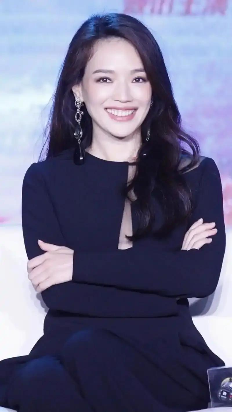 舒淇给所有男明星提了个醒，
不是你长的好就可以称之为帅，
而是你不但要长的好，为