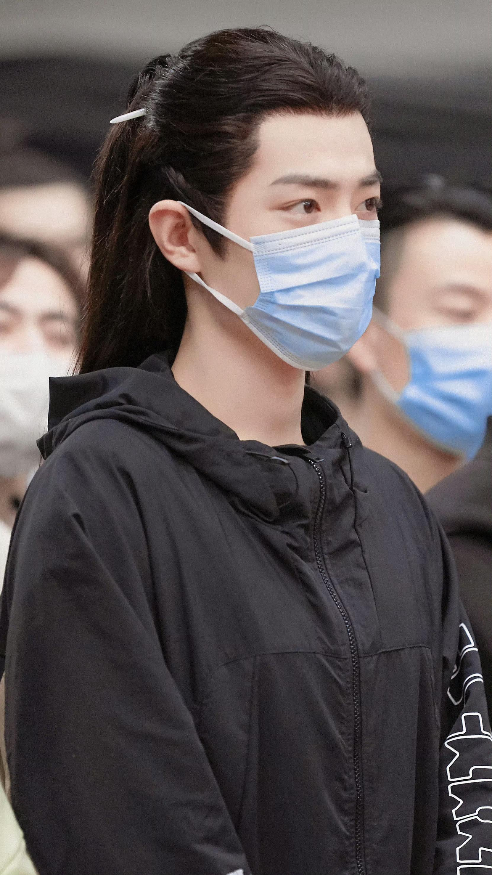 ——ʚ₁₀₀₅ɞ—— 肖战 玉骨遥开机图！口罩也挡不住帅气的颜值！肖战时影◎肖战