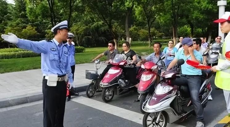 每天穿梭在拥堵的街道上，一辆电动车突然失控冲出，这可不是电影桥段，而是我们每天可