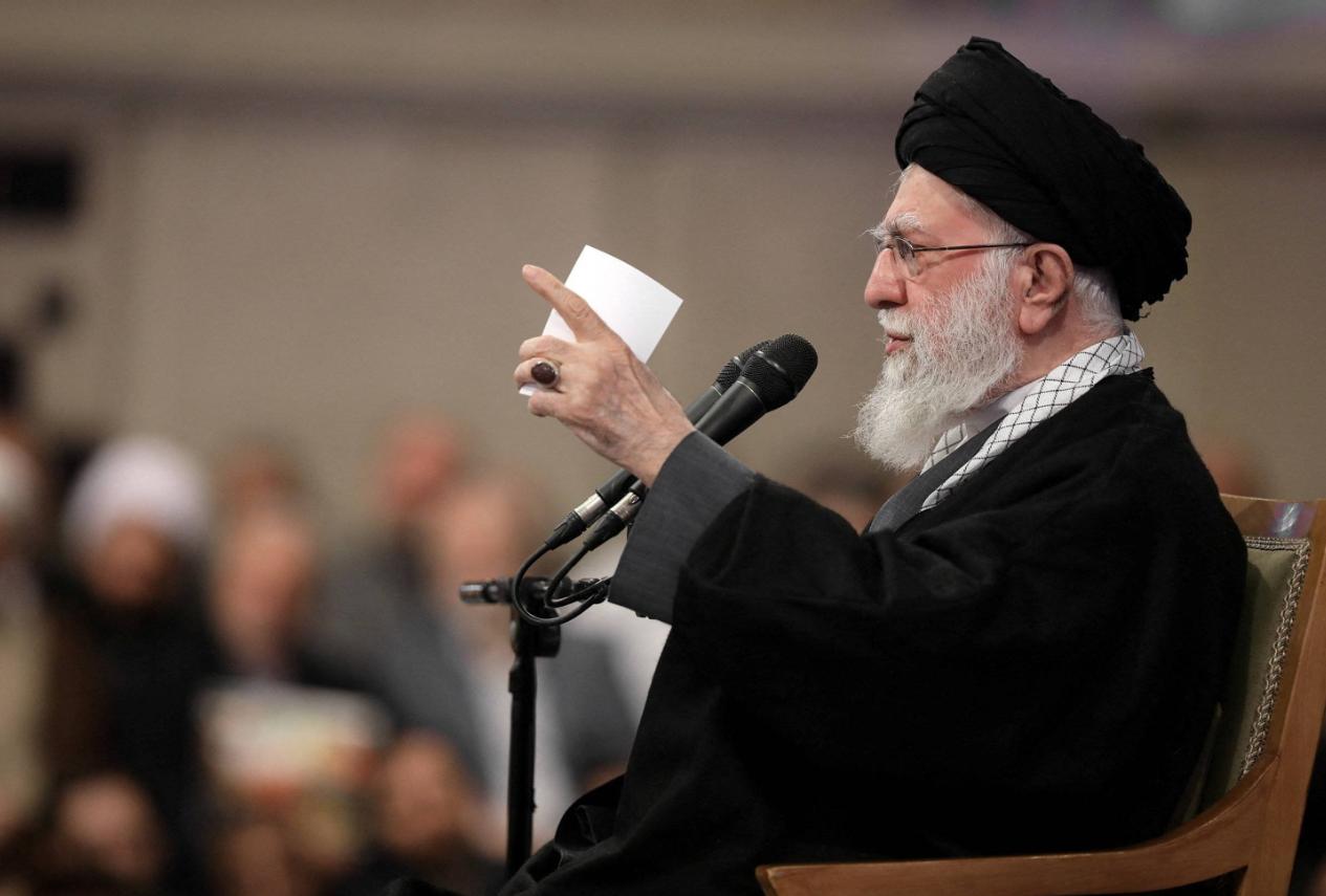 特朗普准备对伊朗动手？英媒：哈梅内伊可能逃亡俄罗斯
 
在加勒比海取得“成功”之