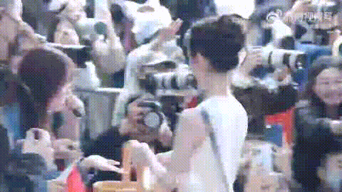 陈都灵剧宣还有售后陈都灵vlog里也不忘端水从雾忘言的眼神戏到白幼薇的小习惯，陈