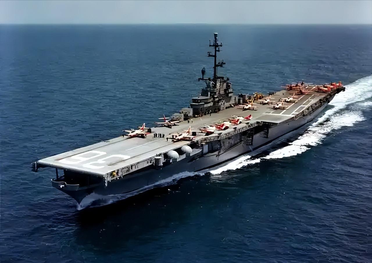 为何美国欠债38万亿，还能撑起11艘航母？其实我们被忽悠了，美债38万亿，已经不