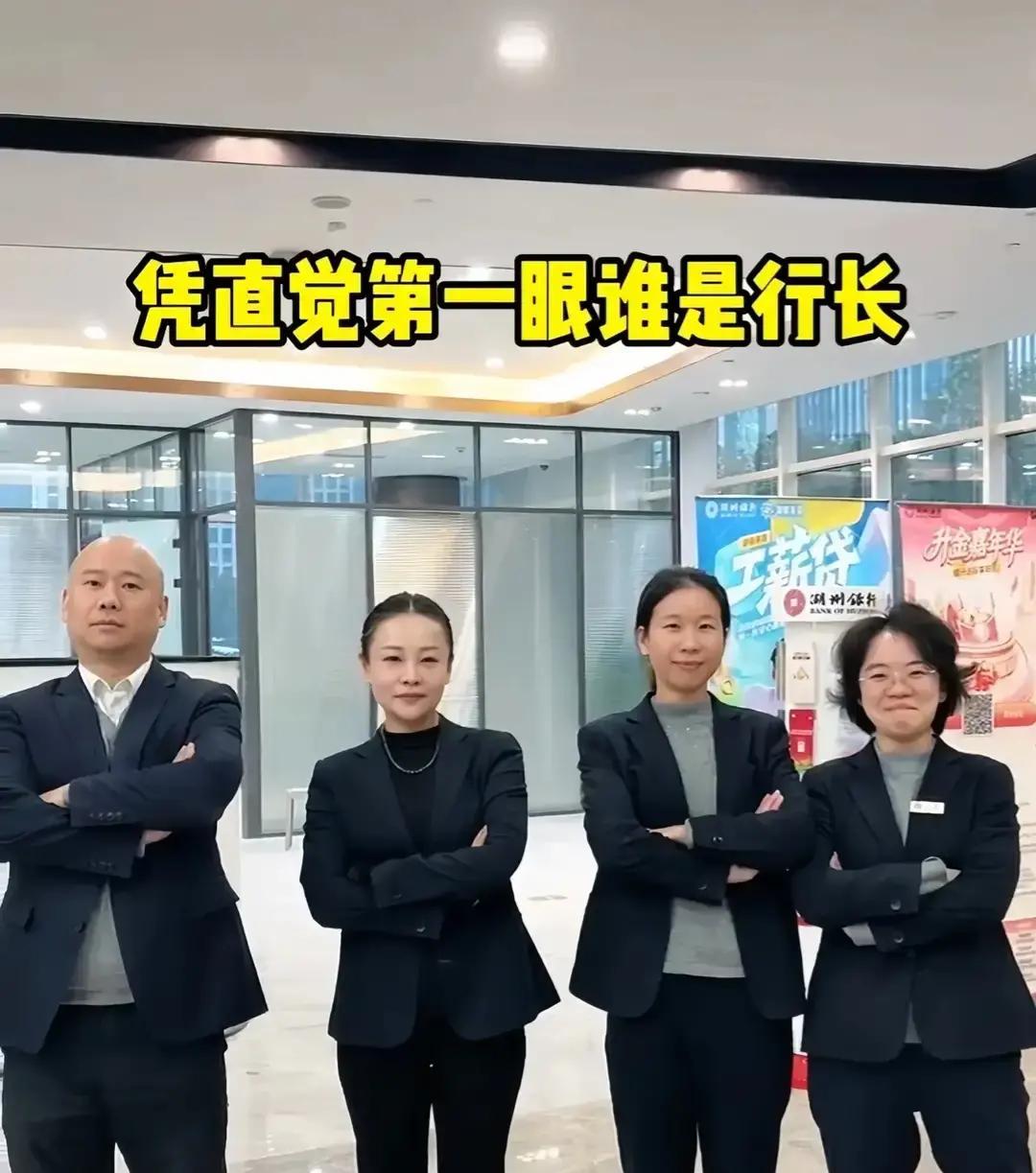 这段“识人识相”的鸡汤文，我凌晨刷到三次，配图都是莲花水墨。

点进去一看，评论