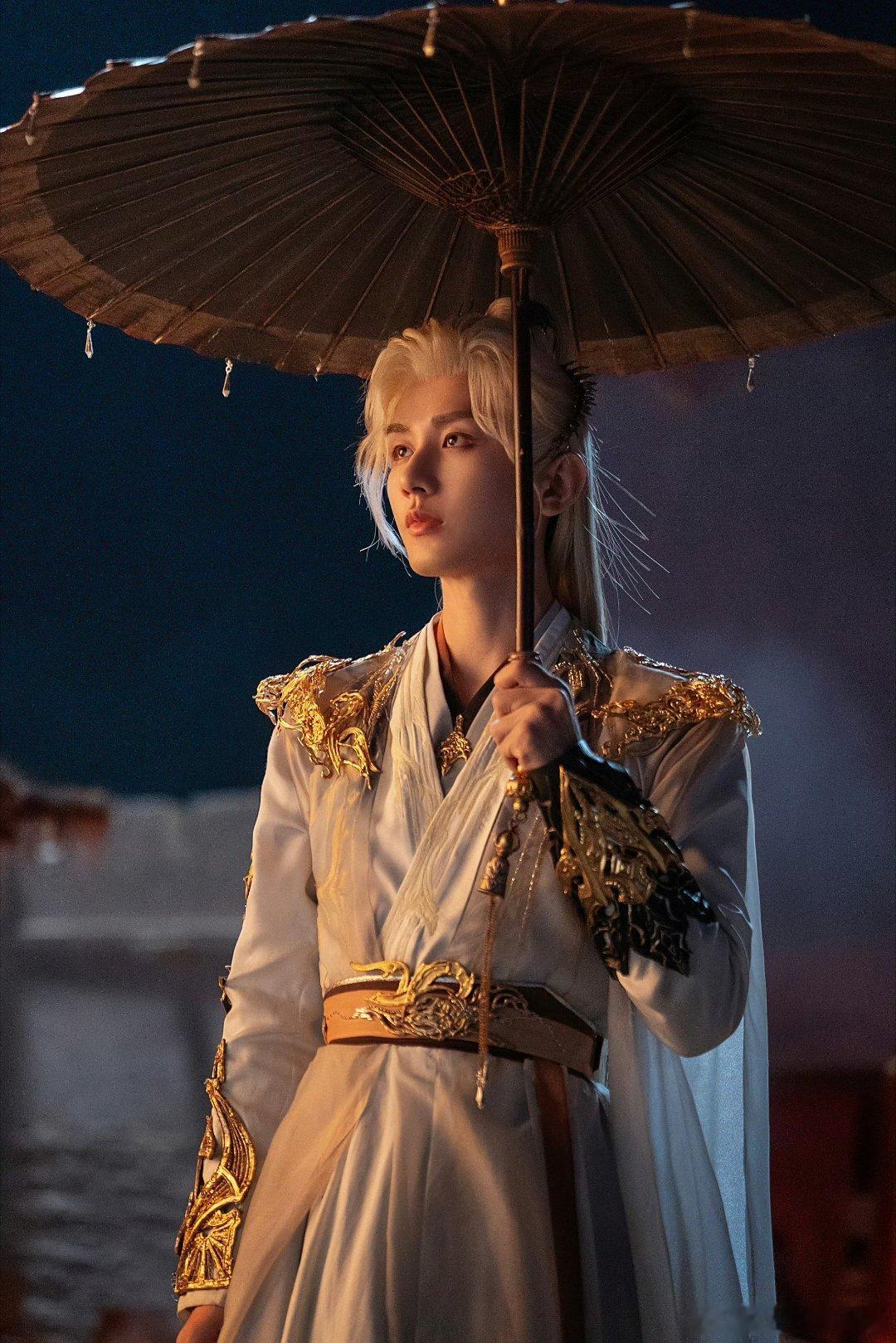 W成毅两京十五日cy成毅朱瞻基上天不会亏待努力的人，也不会同情假勤奋的人，成毅有