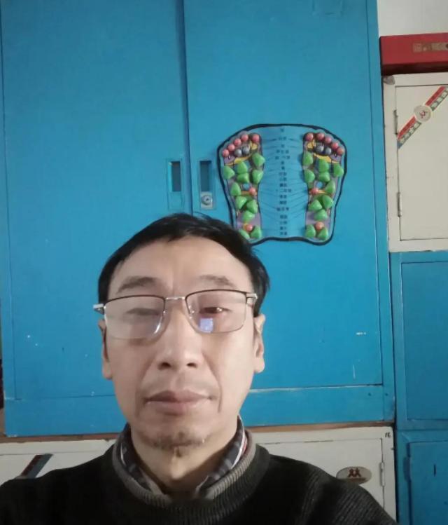 别再只盯着台海硝烟与大国博弈了！真正让人不寒而栗的，是两场悄无声息的“战争”：一