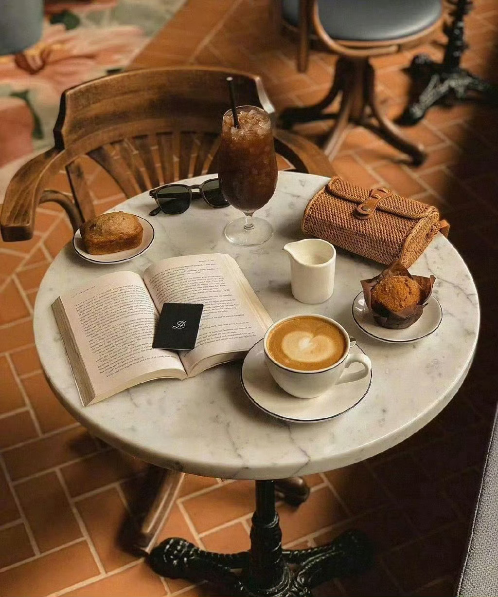 记住一件事：越努力越进步越开心越自信，越懒惰越迷茫越焦虑越自卑。 