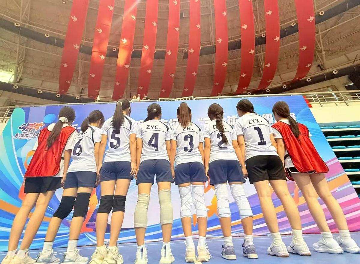 人老了，真怕两个字：病和穷。
身体垮了，啥都是白搭。
钱不够花，日子过得也憋屈。