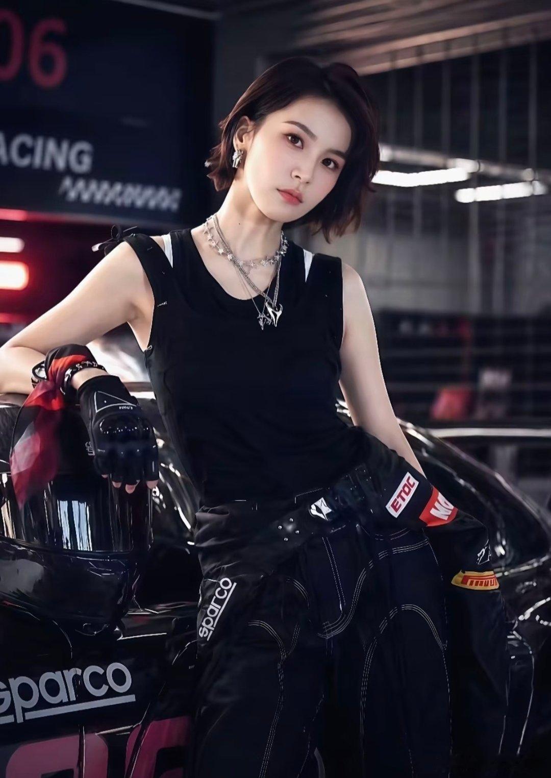 曾沛慈墨镜掉了谁捡走了曾沛慈的墨镜 看似吐槽丢墨镜 实则炫耀自己的帅气脸庞 以及