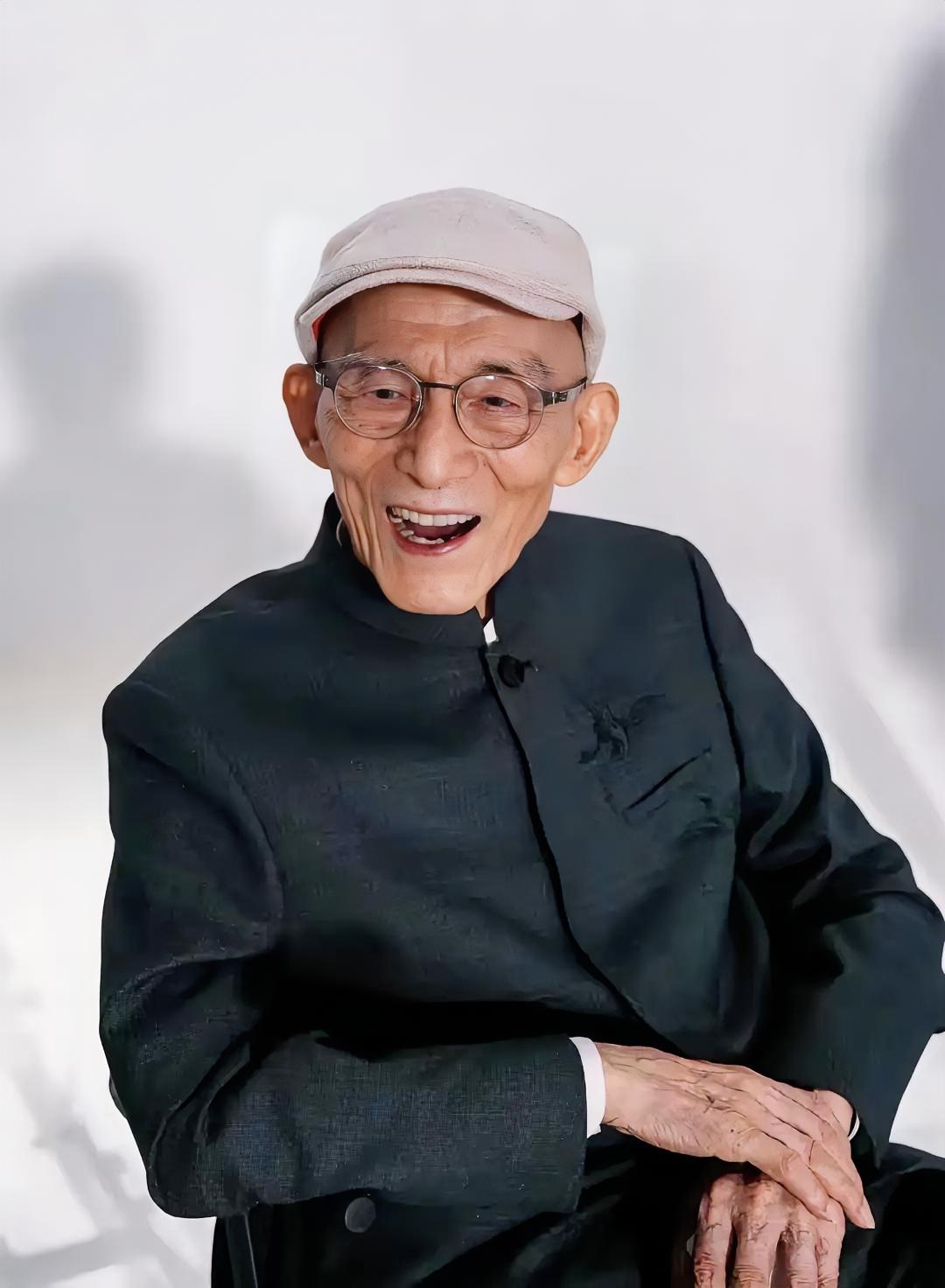 果然面相是会骗人的，游本昌就是个例子
 
今年6月份还能看见他在演讲，镜头前的他