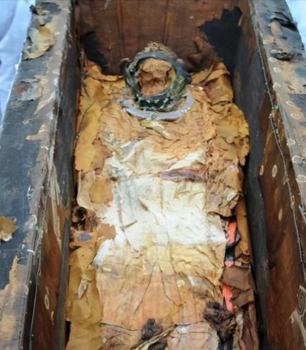 1956年，郭沫若强行打开了万历皇帝的陵墓，没曾想，随后眼前发生的一幕，打得所有