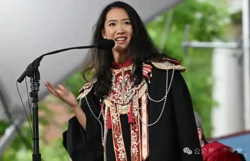 前有董小姐，后有蒋小姐 继董小姐后，蒋小姐又火了。一个哈佛女孩，25岁，在哈佛的