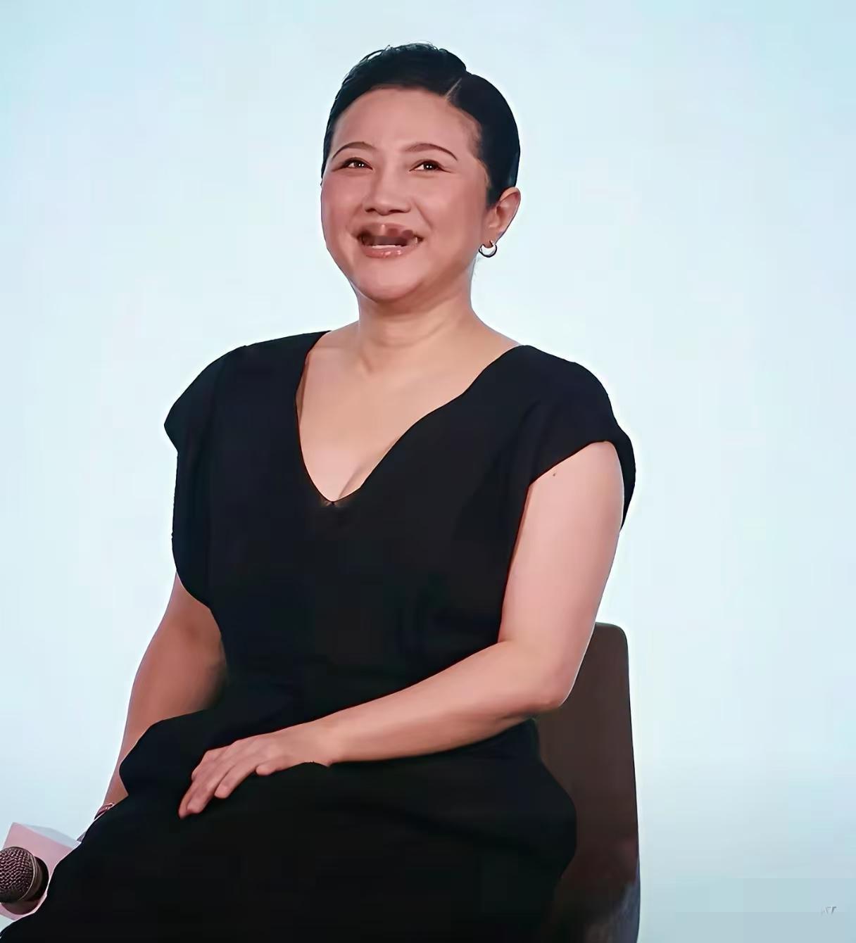 43岁的杜星霖估计
气的后槽牙都要咬碎了
颜丙燕52岁找了个小20岁的男友没有一