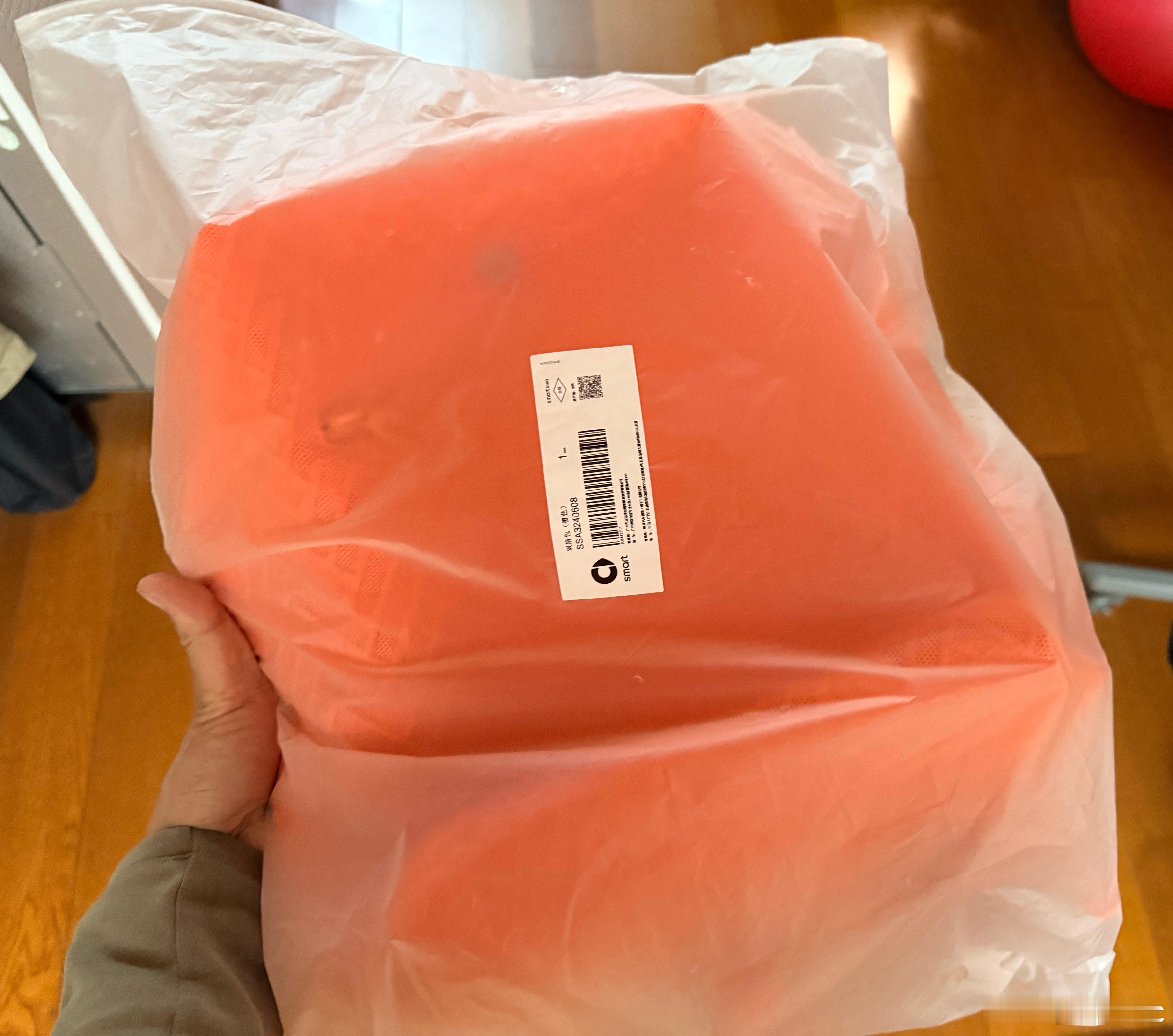 收拾屋，找到一个全新橙色smart双肩包，就一个，送给铁粉，要的评论区