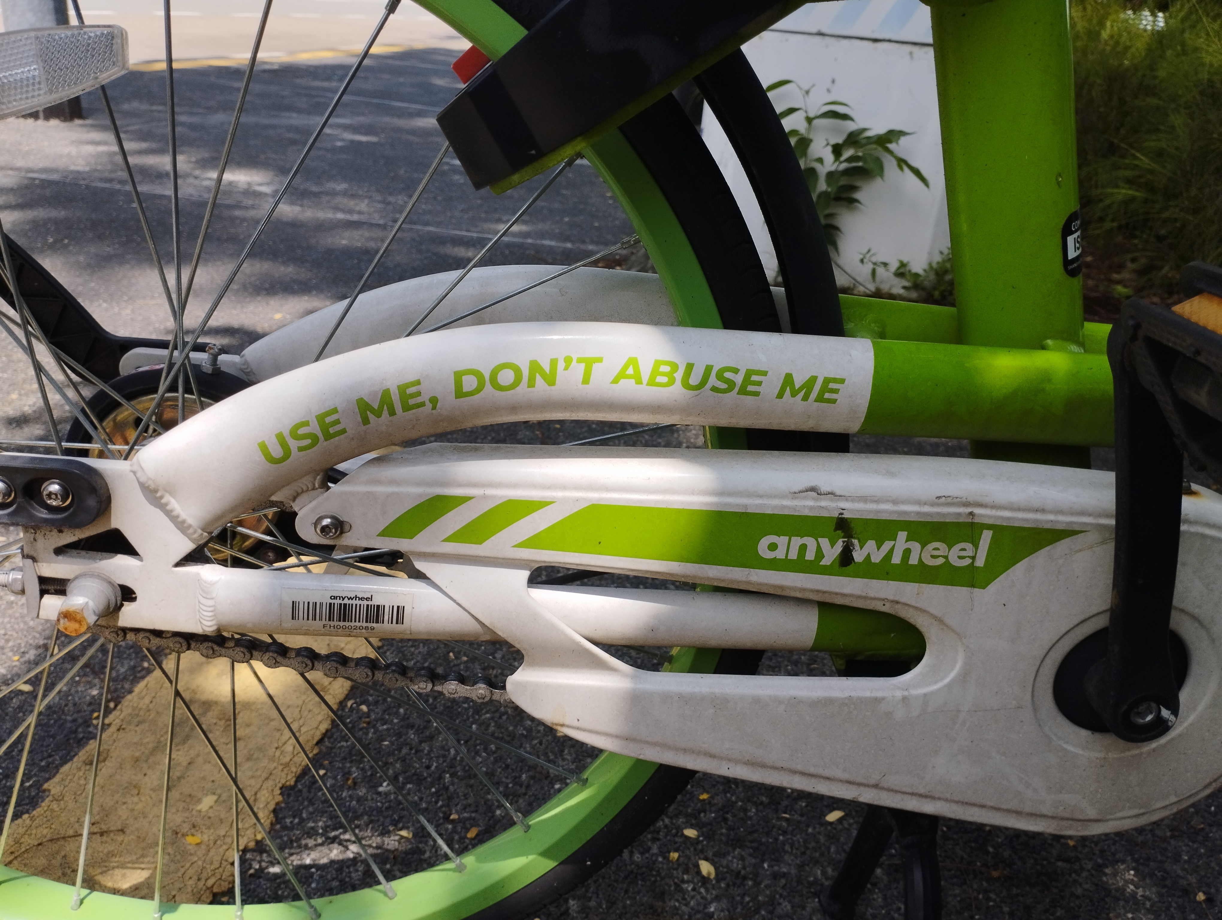 共享单车上这句话不错：Use me, don't abuse me. 怎么翻译？