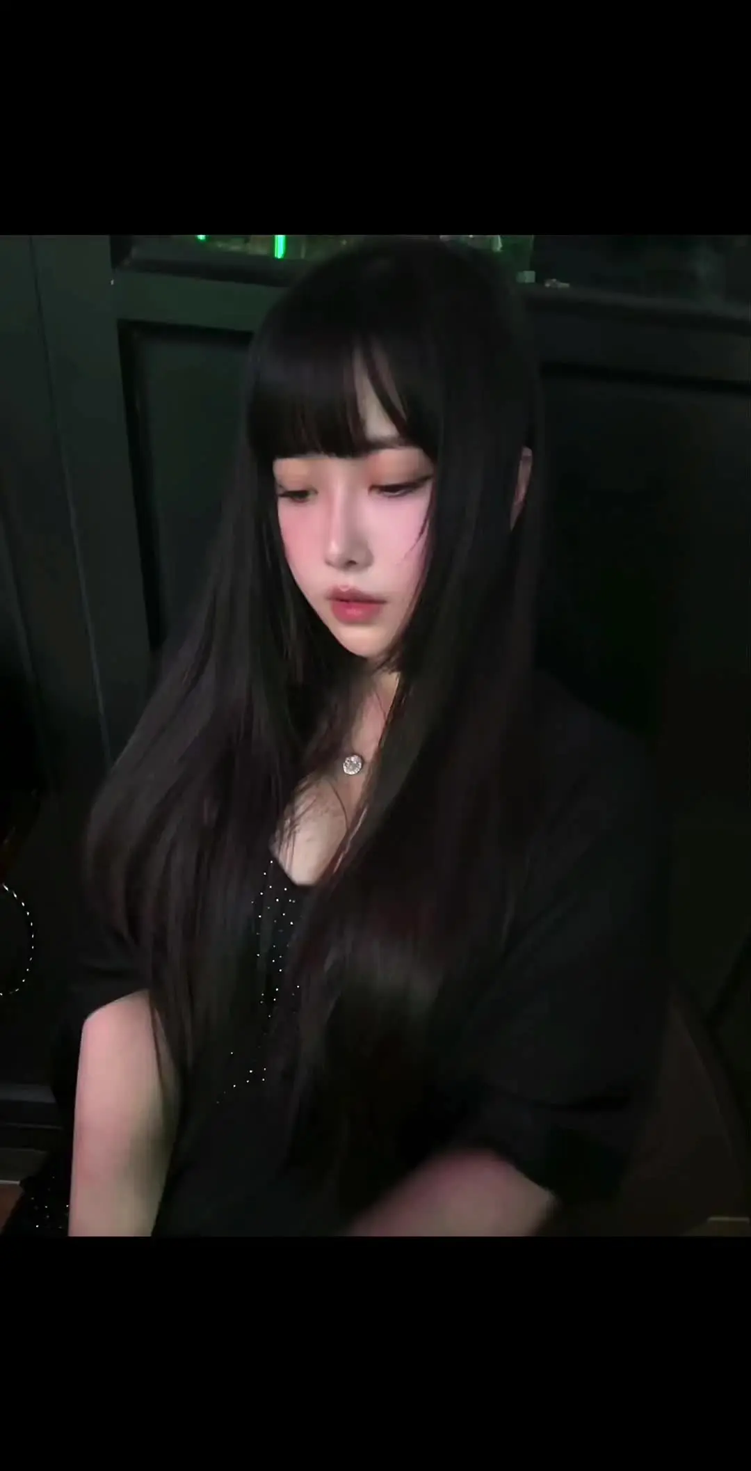 现在的观点是，爱情不会变亲情，但可以转化成高于动物性的、智性的、类似于...