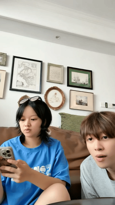 拉宏桑不语只一味疯狂 拉宏桑直播这波操作太突然了！好好的直播突然扭曲爬行+发怪声