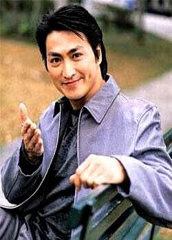 企业家不是慈善家。这一点在何家劲这里表现得淋漓尽致。

最近他给自己换了辆国产红