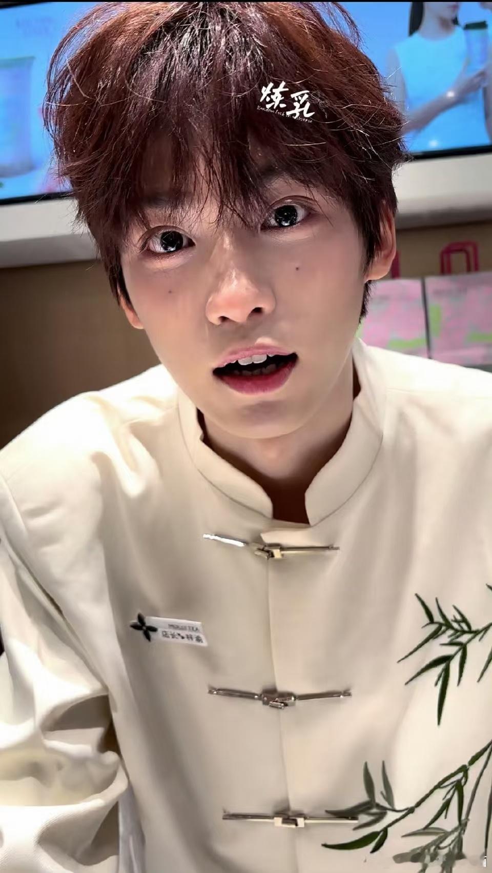 郑朋牙套 顶流就是啥事儿都能给你翻上热搜，守护梓渝戴牙套自由！🐰不管有没有牙套