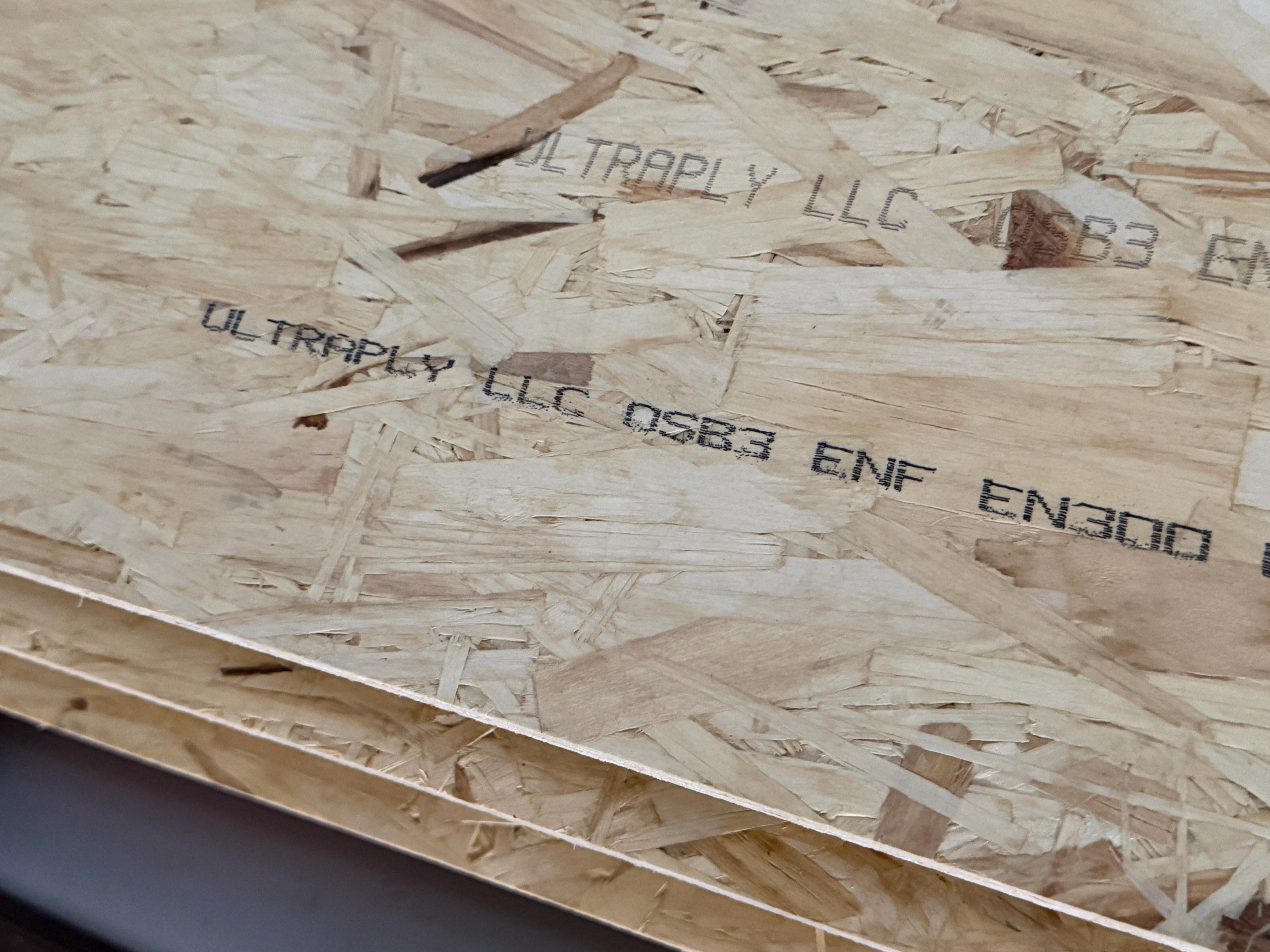 全换！必须全换！按照合同约定，重新过来的克洛斯邦（已更名：奥创普莱）欧松板就完全