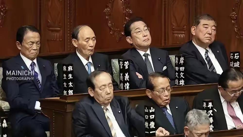 日本政坛。估摸着唢呐都在旁边候着了