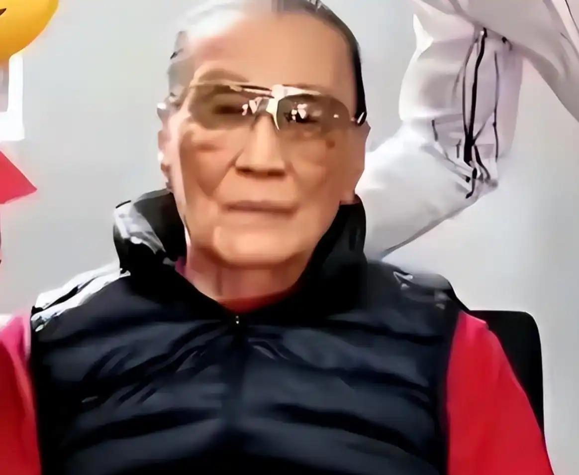 谢贤去世，张柏芝会出现在葬礼上吗？笔者认为，从过往相处细节来看，张柏芝大概率会出